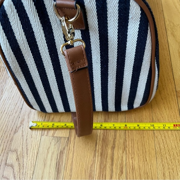 Small Nautical Stripe Weekender 💙🤍 - Picture 6 of 8